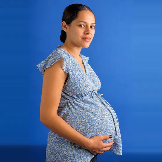 Paciente embarazada sonriendo, control prenatal con ginecólogo en Ecatepec
